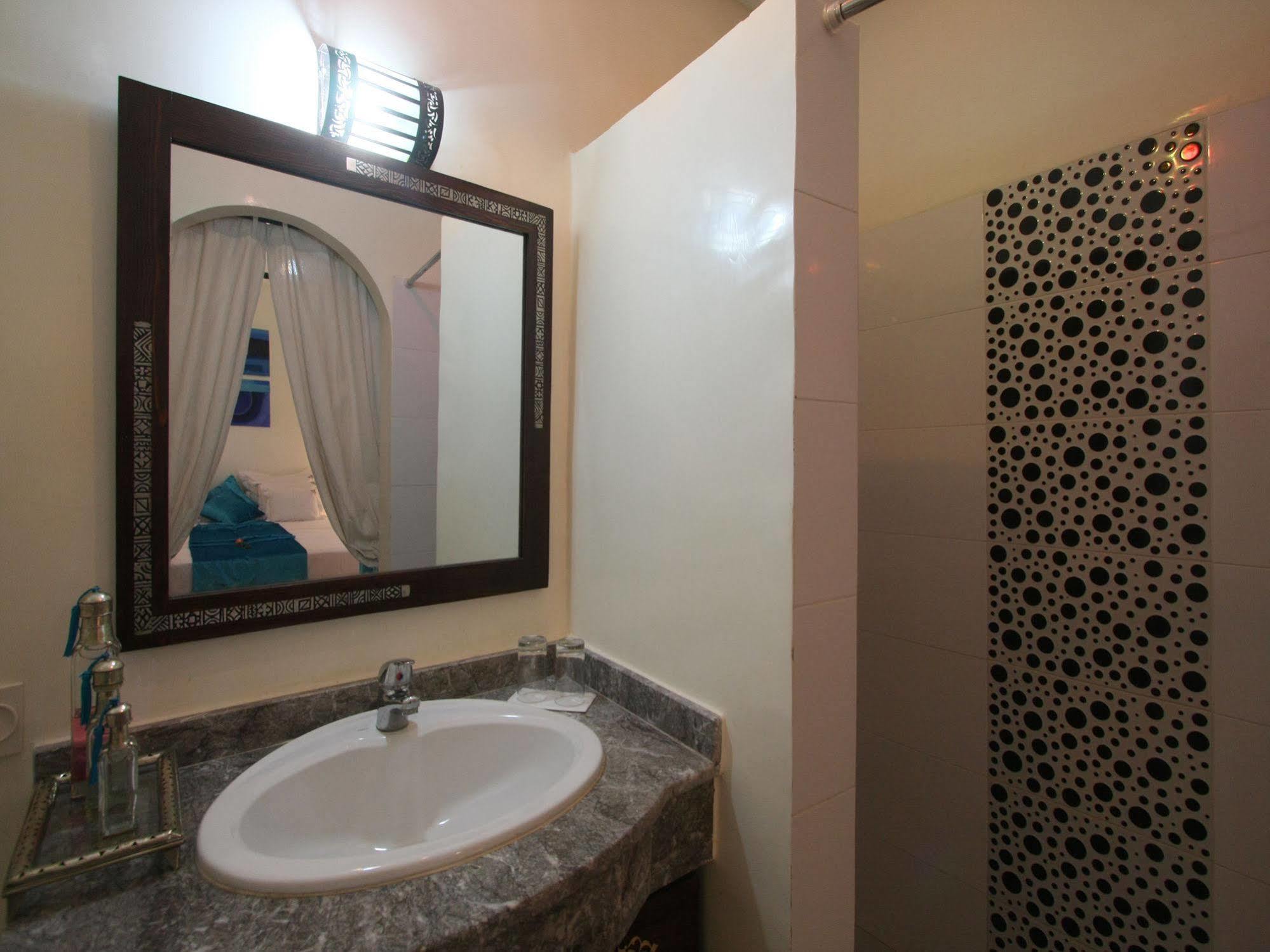 Riad De La Semaine Marrakesh Bagian luar foto