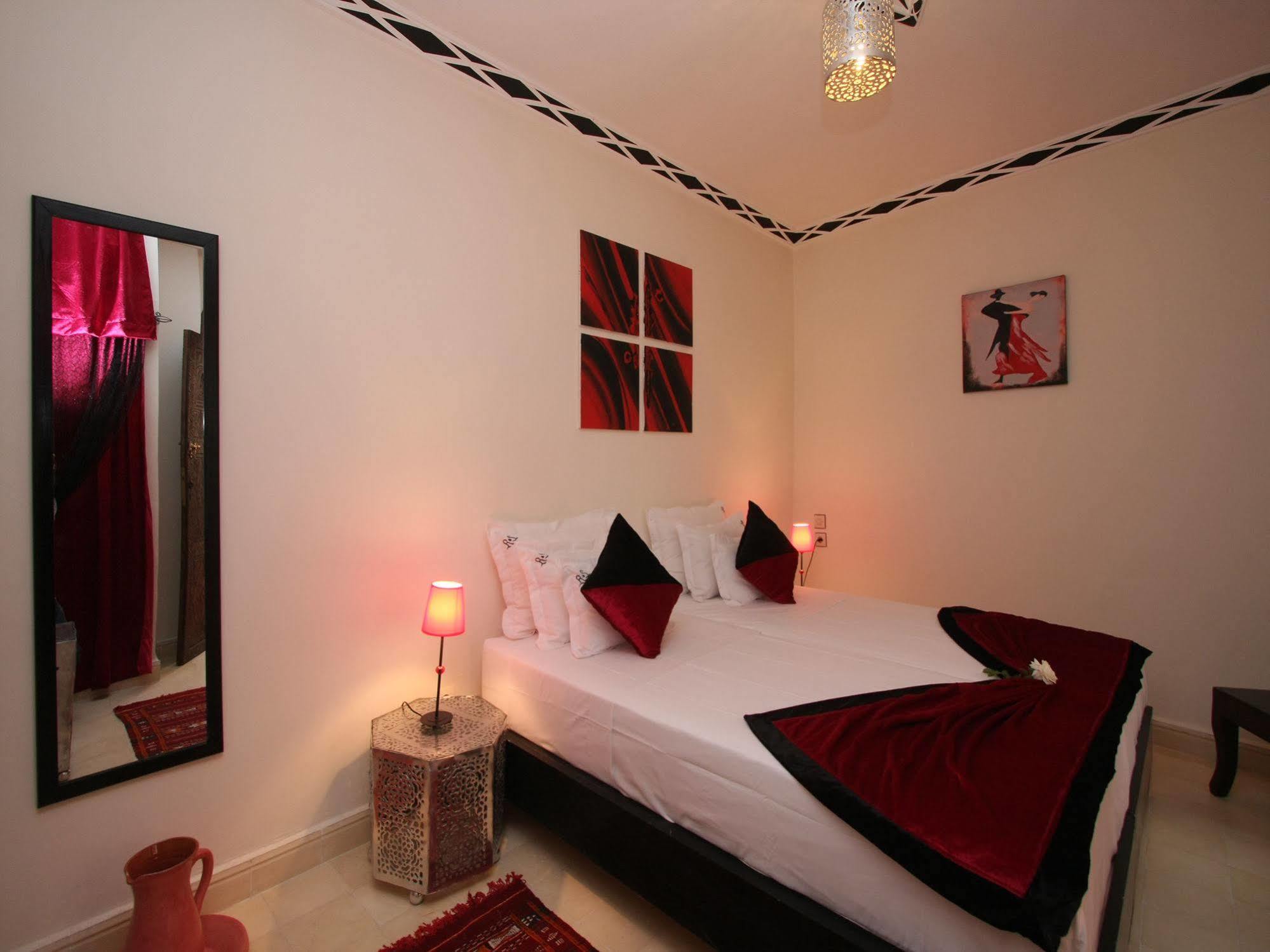Riad De La Semaine Marrakesh Bagian luar foto